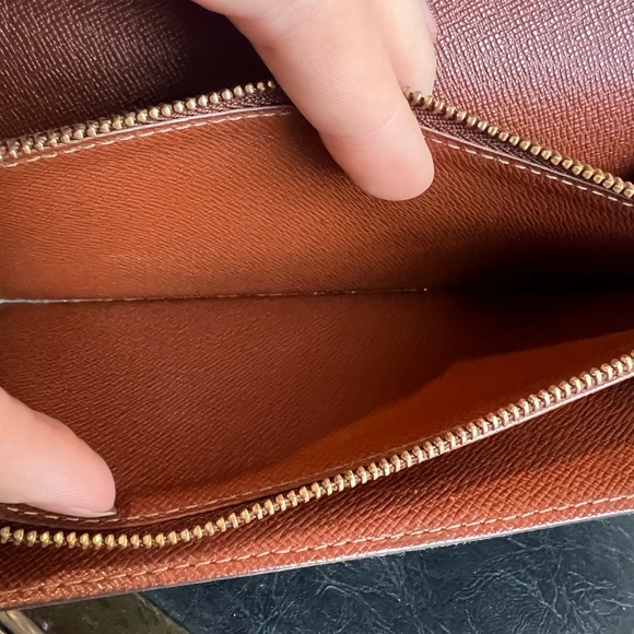 Louis Vuitton Sarah Wallet - Picture 8 of 10